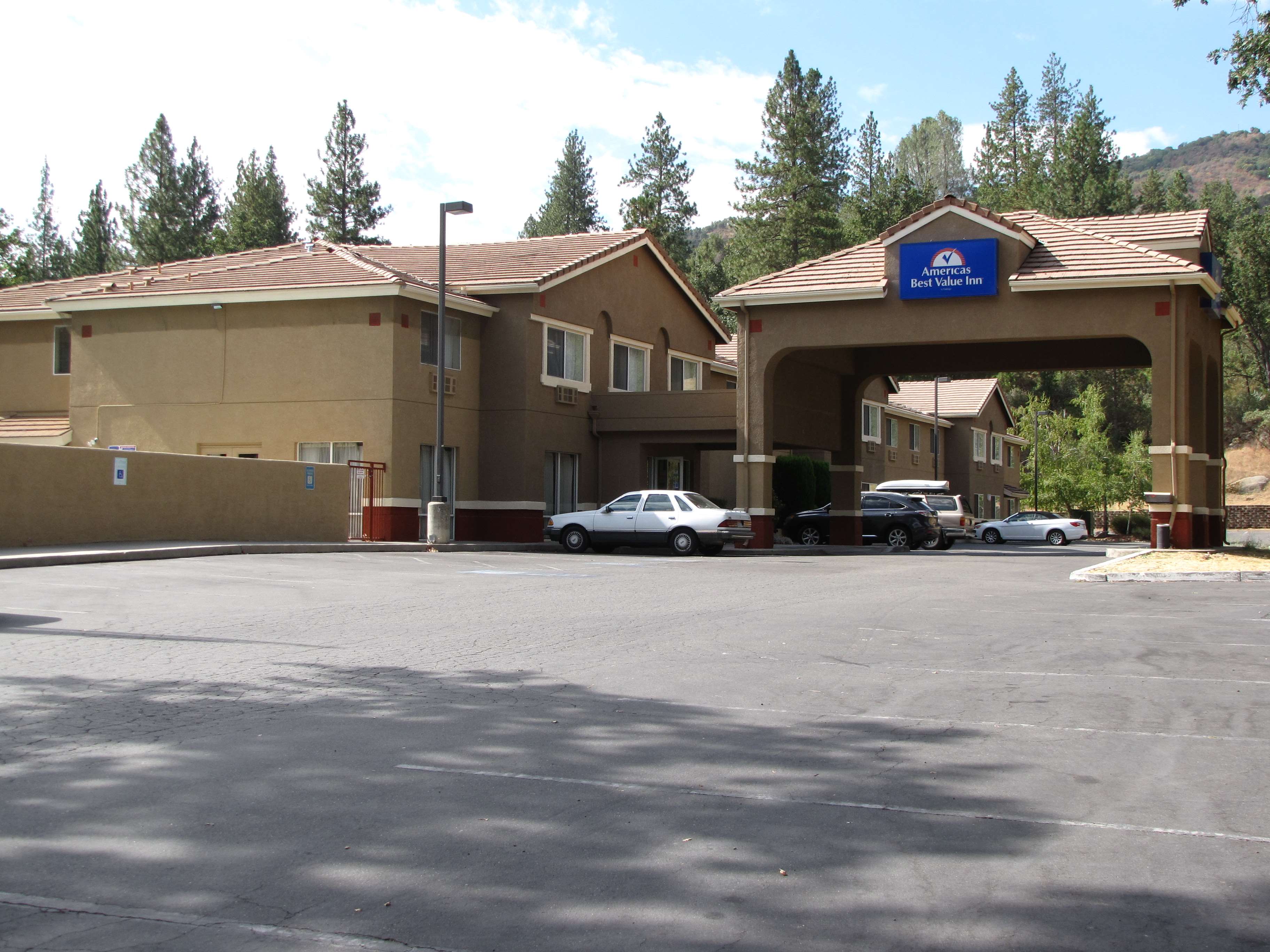 Americas Best Value Inn Yosemite South Gate Red Lion Hotels