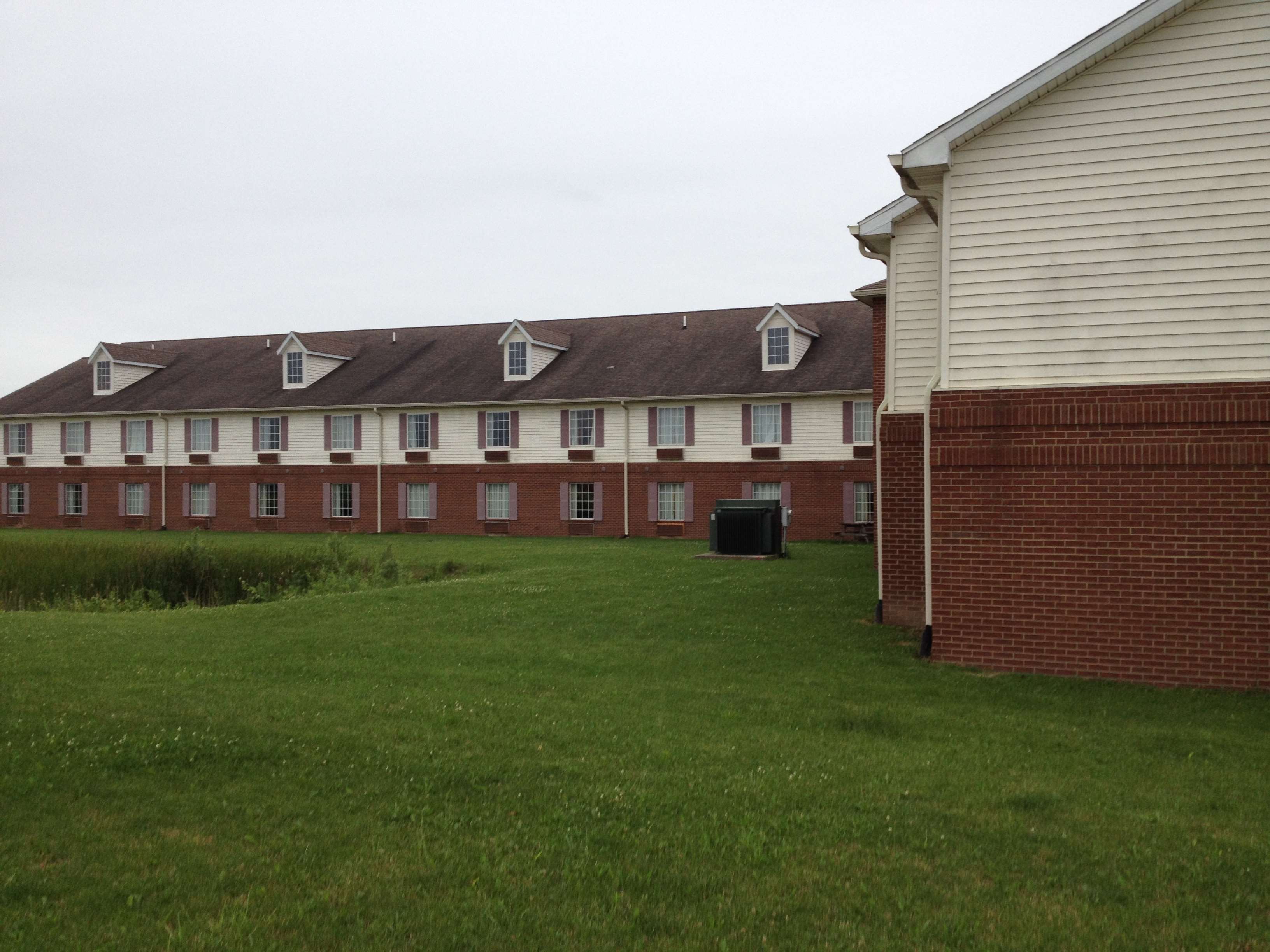 Country Hearth Inn Suites Willard Red Lion Hotels